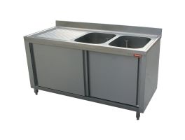 Spoeltafel 2 kuipen 500x500xh325, links druipvlak op kast met 2 schuifdeuren