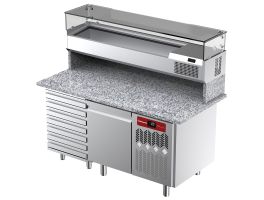 Geventileerde koeltafel voor pizza met 1 deur en 7 lades en gekoelde vitrine 1600x380x410 en werkblad in graniet.